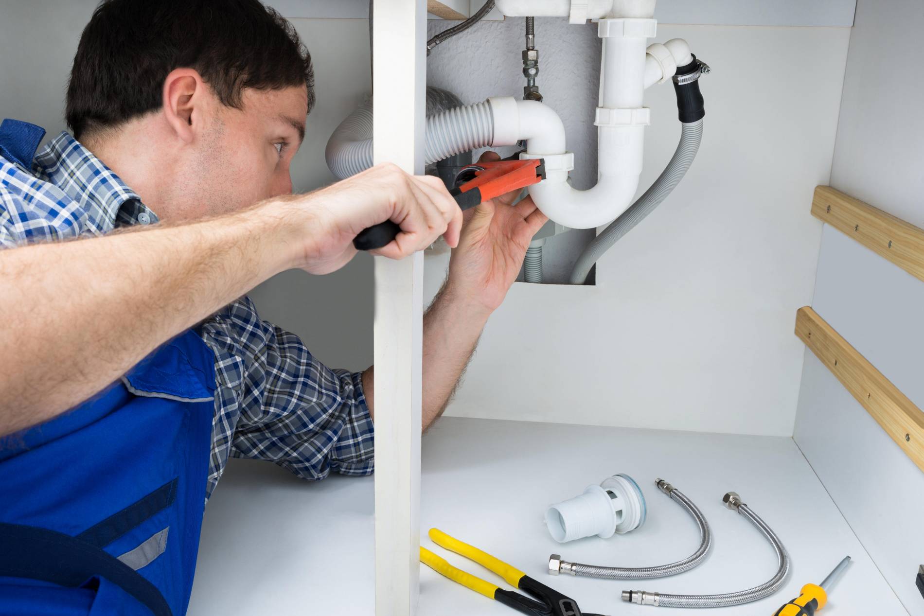 plumber-fixing-sink-bathroom_1900x1267